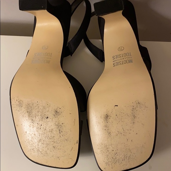 Black Open Heels with Elastic Straps - Picture 3 of 3